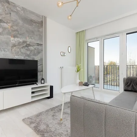 Modern Elegance With Parking & Ac, Next To Manufaktura By Renters Prestige