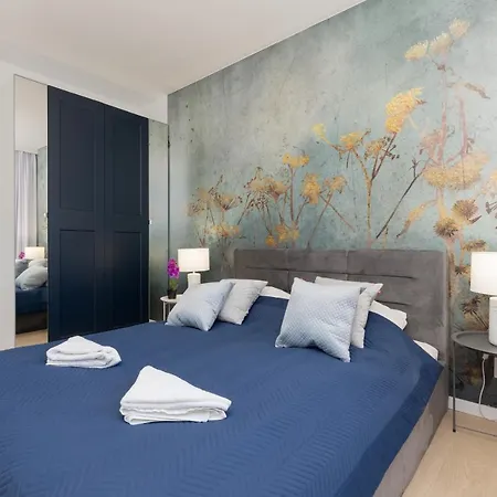 Modern Elegance With Parking & Ac, Next To Manufaktura By Renters Prestige *