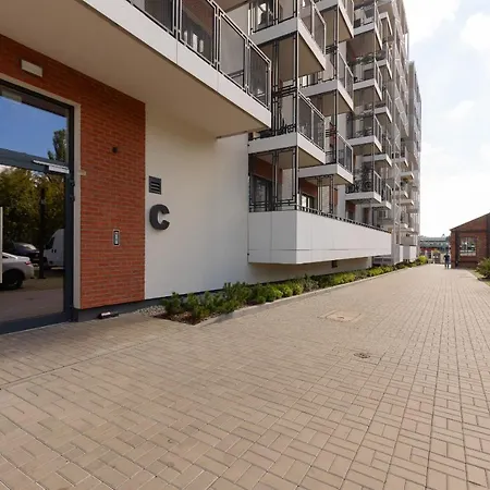 Modern Elegance With Parking & Ac, Next To Manufaktura By Renters Prestige