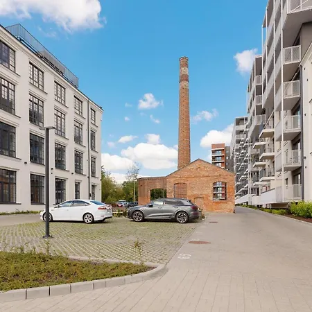 Апартаменти Modern Elegance With Parking & Ac, Next To Manufaktura By Renters Prestige