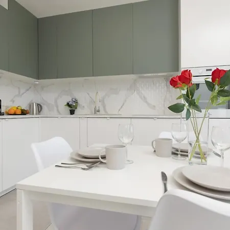 Modern Elegance With Parking & Ac, Next To Manufaktura By Renters Prestige *