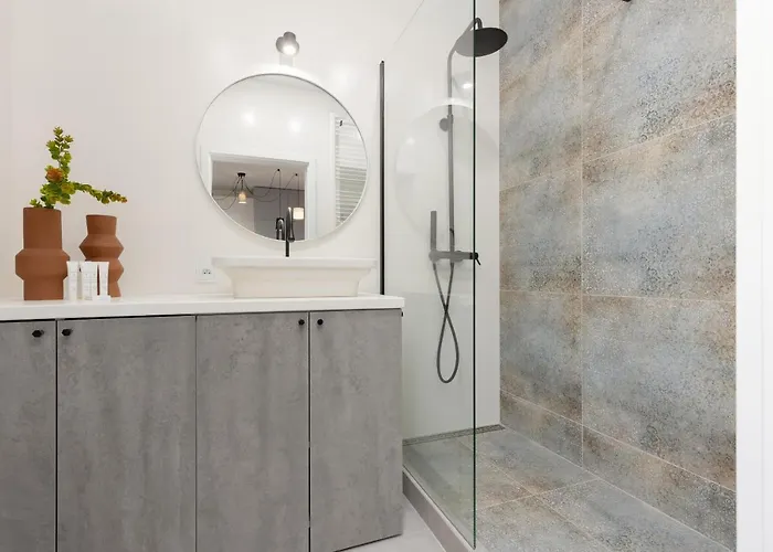 Modern Elegance With Parking & Ac, Next To Manufaktura By Renters Prestige Apartment