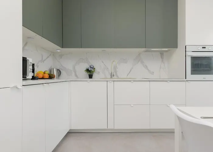 Modern Elegance With Parking & Ac, Next To Manufaktura By Renters Prestige