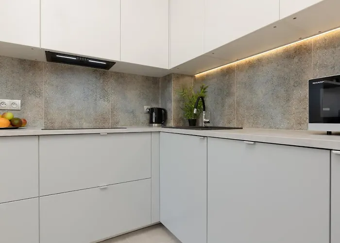 Modern Elegance With Parking & Ac, Next To Manufaktura By Renters Prestige Apartment *