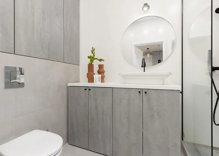 Modern Elegance With Parking & Ac, Next To Manufaktura By Renters Prestige Apartment