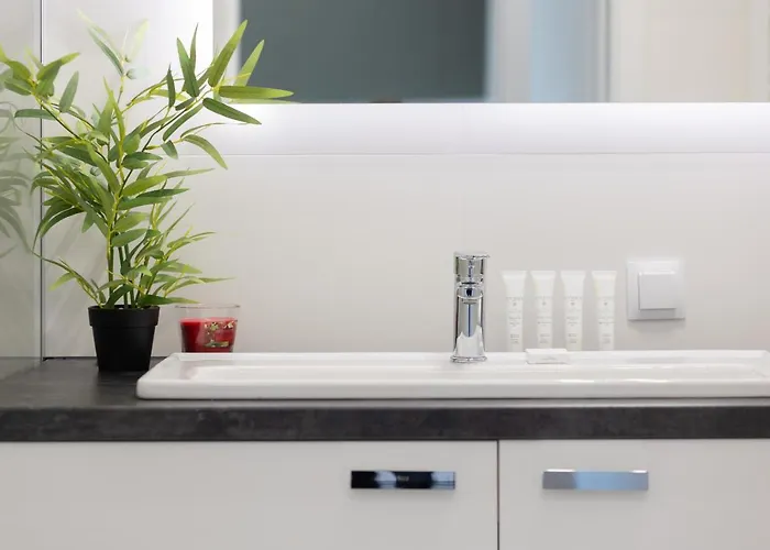 Modern Elegance With Parking & Ac, Next To Manufaktura By Renters Prestige * 罗兹